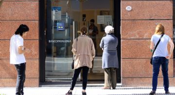 Siete de cada diez argentinos gastan su sueldo en menos de 14 días
