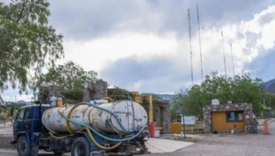 Vecinos de Las Heras denuncian que llevan 30 años sin agua y que la desvían a un exclusivo barrio
