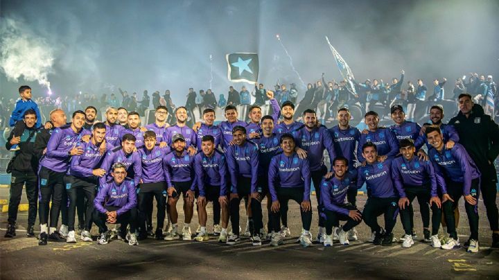 Imponente banderazo de los hinchas de Racing en la previa ante Flamengo
