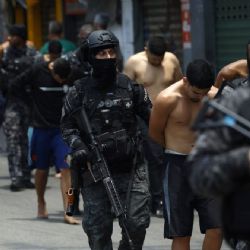 Qué es Comando Vermelho, la banda criminal que se enfrentó a las fuerzas de seguridad en Río de Janeiro