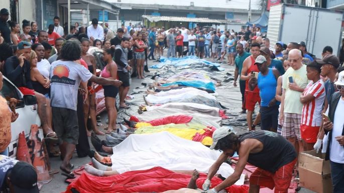 Trasladan más de 50 cuerpos a una plaza tras el mortífero operativo policial