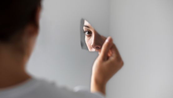 La psicología revela la doble cara de reírse de uno mismo