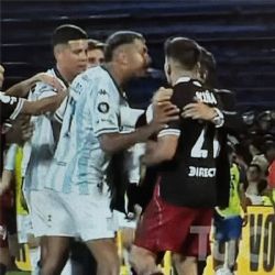 Adrián Balboa pidió disculpas por haber escupido a Acuña