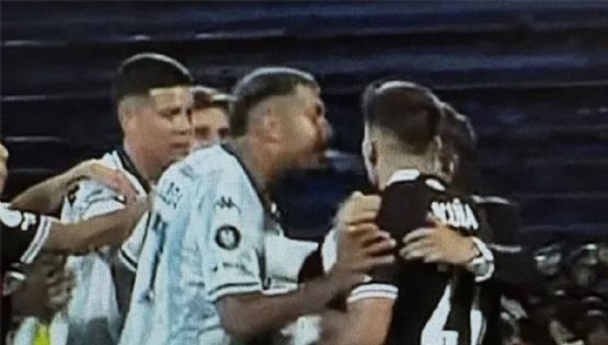 Adrián Balboa pidió disculpas por haber escupido a Acuña