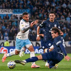 Independiente Rivadavia mereció más ante Racing en Avellaneda