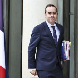Renunció el nuevo primer ministro de Francia