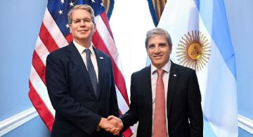 Otro líder demócrata critica a Trump por su ayuda a la Argentina