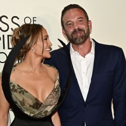 Como "amigos", JLo y Ben Affleck se mostraron juntos en una alfombra roja