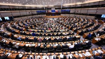 El Parlamento Europeo endurece su la política migratoria