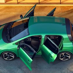 La vuelta de un clásico: el Renault Twingo se renueva con un diseño futurista 