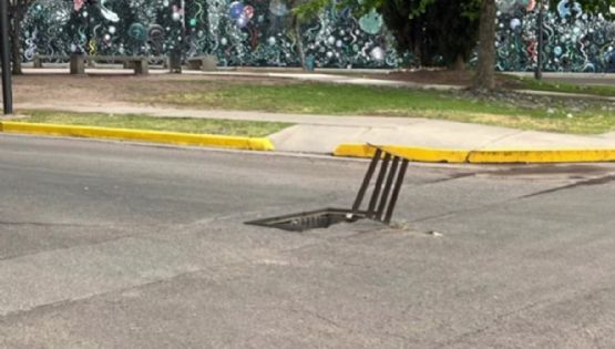 La rejilla rota en Maipú que pone en jaque la seguridad vial