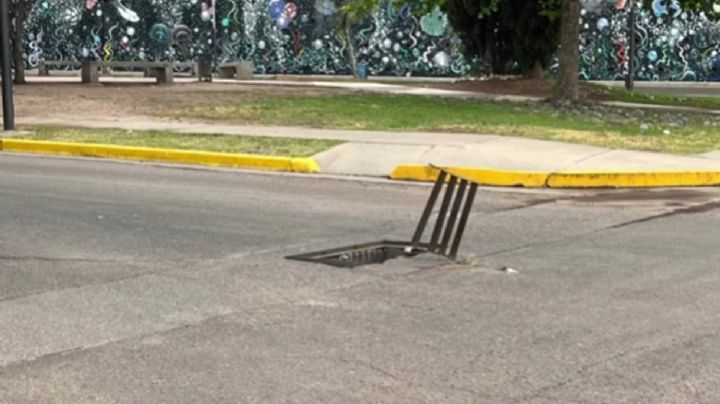 La rejilla rota en Maipú que pone en jaque la seguridad vial