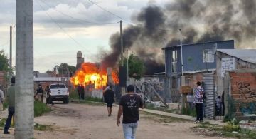 Incendiaron la casa de un niño acusado de manosear a sus compañeras de escuela