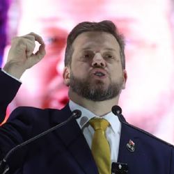 El Milei chileno, cierre de campaña con AC/DC, guiños a Pinochet y mano dura