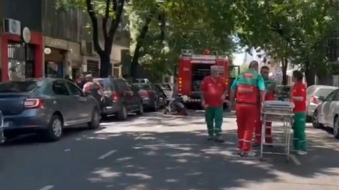 Tragedia en Caballito: se incendió un hotel familiar y hay un muerto