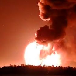 Videos: explosiones e incendio en un parque industrial de Ezeiza