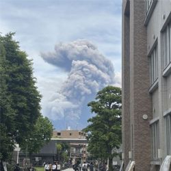 El volcán Sakurajima entró en erupción y expulsa ceniza hasta 4.400 metros
