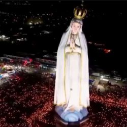 Se volvieron locos: una estatua de la Virgen María que supera al Cristo Redentor