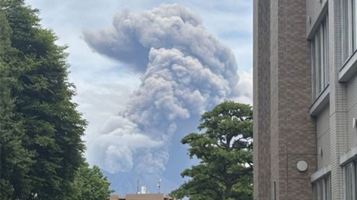 El volcán Sakurajima entró en erupción y expulsa ceniza hasta 4.400 metros