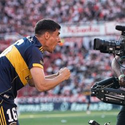 Boca se lo ganó en la última y con polémica a Estudiantes en La Plata