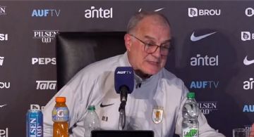 Marcelo Bielsa descartó su renuncia como de la selección uruguaya
