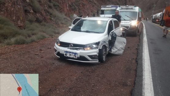 Ruta 7: un auto chocó con un camión a la salida de un túnel 