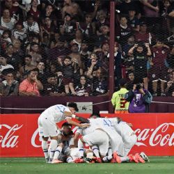 Tigre le hizo el pasillo a Lanús, de frente, y también lo eliminó