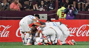 Tigre le hizo el pasillo a Lanús, de frente, y también lo eliminó