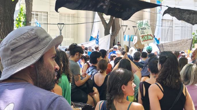 Cientos de personas se manifiestan en contra de la minería