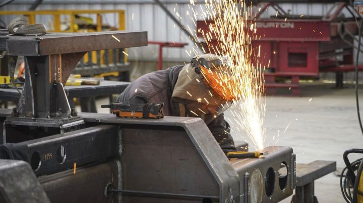 La actividad industrial cayó en el último año y está peor que en 2022