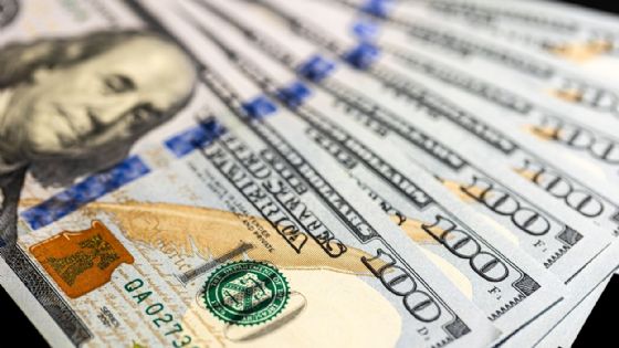 Volvió a bajar el dólar, el mayorista quedó en $ 1.400
