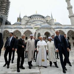 El papa León XIV visitó la Mezquita Azul en Estambul