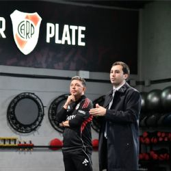 ¿Apoyo o un "pónganse las pilas"? Di Carlo fue al entrenamiento de River