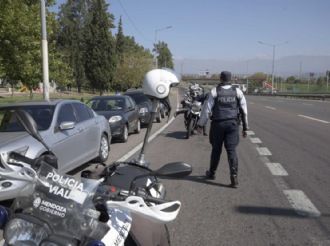 Despidieron a un policía que habría recibido "coimas" en Mendoza