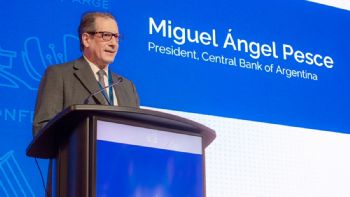 Un expresidente del Central alertó que ya se fugaron US$ 23 mil millones