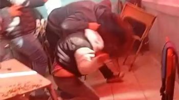 Una mujer entró a un aula y atacó con una cadena a una menor en Junín