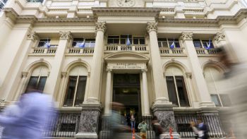 El dólar oficial cerró en $1.485