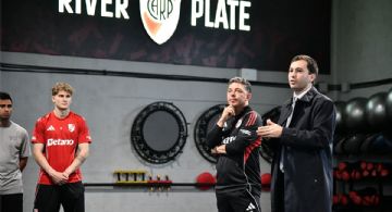 ¿Apoyo o un "pónganse las pilas"? Di Carlo fue al entrenamiento de River