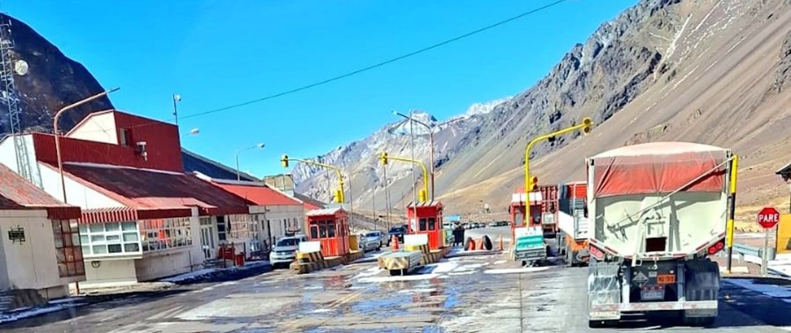 El gobierno adjudicó la ruta a Chile y otros siete tramos de rutas nacionales por de 20 años