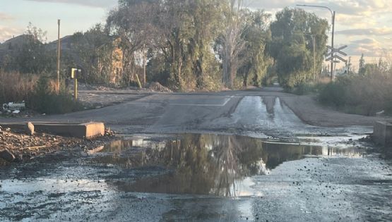 Agua desperdiciada y basura acumulada: la realidad que se repite en  una calle de Luján