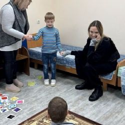 En medio de la guerra, Angelina Jolie viajó a Ucrania y su chófer fue reclutado por el Ejército ucraniano