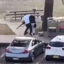 Héroe civil desarmó a un terrorista en pleno ataque antisemita en Australia