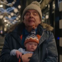 "Hombre vs. Bebé", la miniserie navideña que la rompe en Netflix 