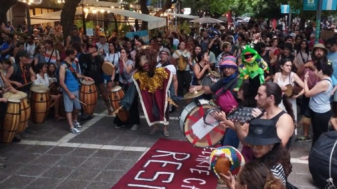Casi 10 mil personas contra San Jorge por el centro de Mendoza