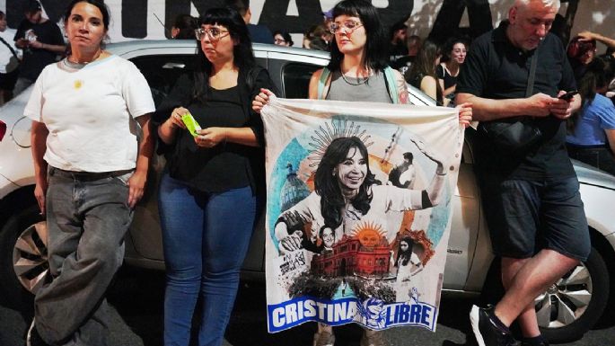 Cristina Kirchner fue operada con éxito de una apendicitis en el Otamendi