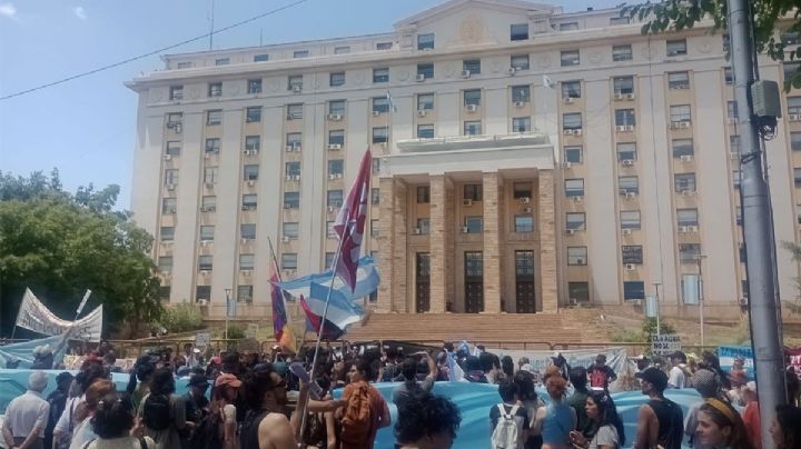 Miles de personas se movilizan contra la minería en Mendoza