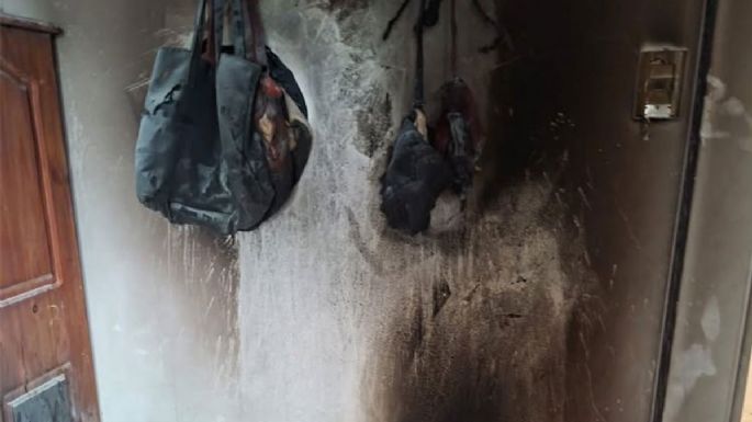 La Plata: le entró una cañita voladora a la casa y le prendió fuego la vivienda