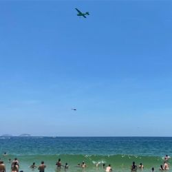 Brasil: cayó una avioneta en Copacabana y murió el piloto