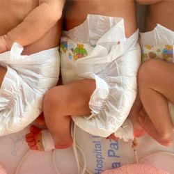 Nacieron trigemelas, un caso que se da en 100 millones de nacimientos