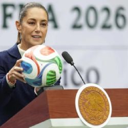 La presidenta de México no irá al Mundial y le regala su entrada a una niña